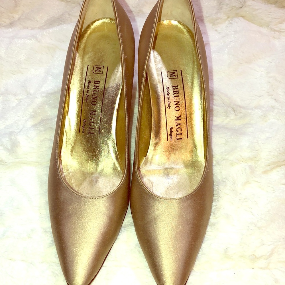 Bruno Mali Golden Satin Pumps!